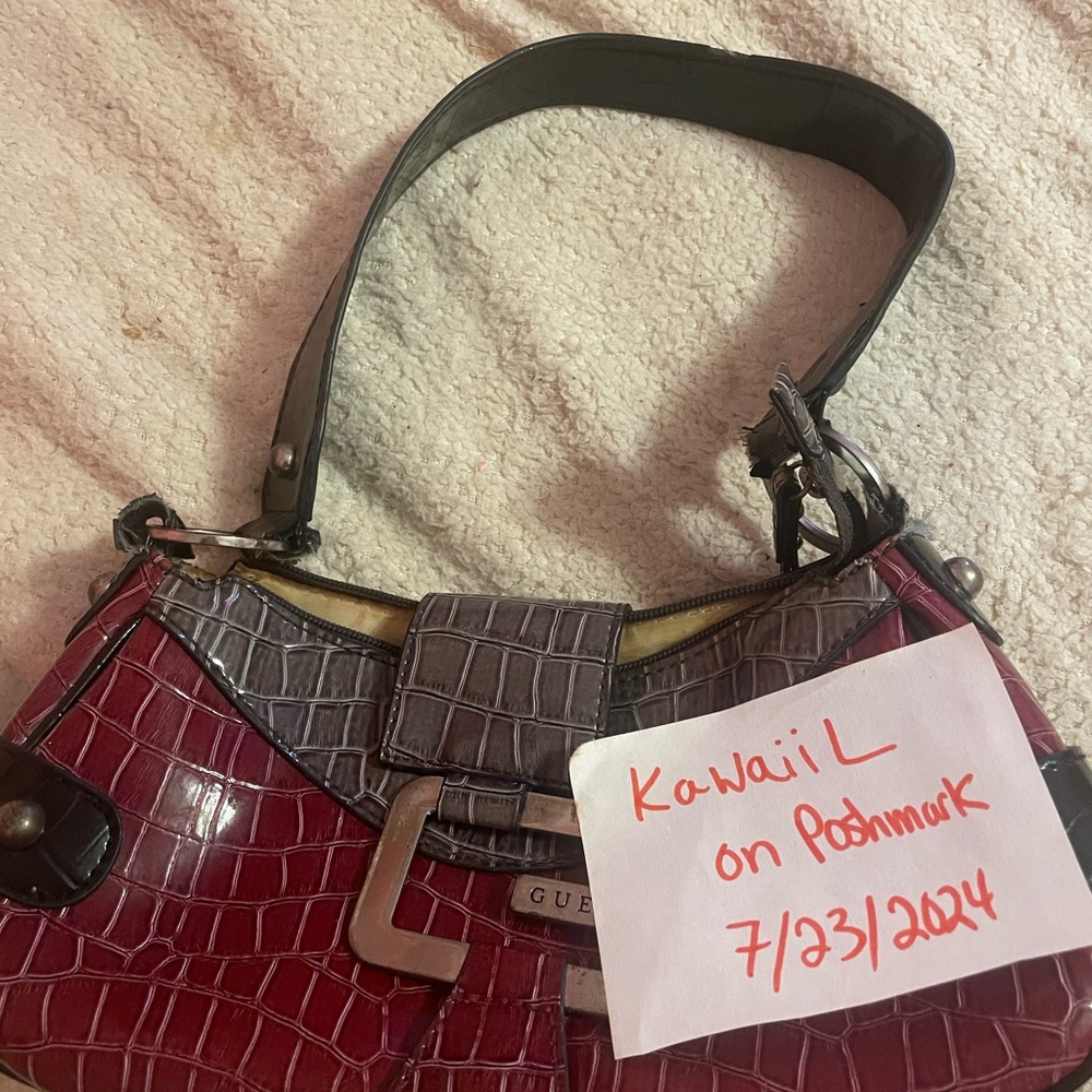 Red/black snakeskin leather guess purse
